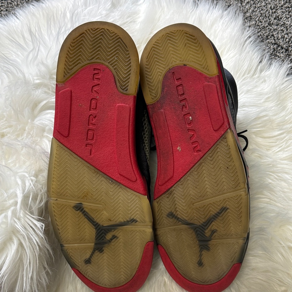 Jordan Men's Black and Gray Sneakers with Red Accents - Picture 3 of 5